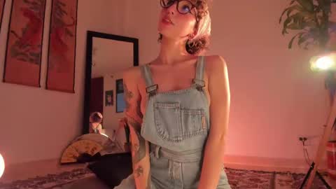 Snapshot of valyturner chatting on 03/09/25, 11:03      online show from 03/09/25, 11:03