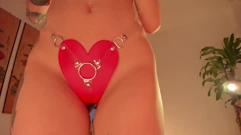 Snapshot of valyturner chatting on 03/11/25, 10:42      online show from 03/11/25, 10:42