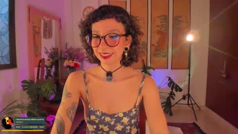 Snapshot of valyturner chatting on 10/16/25, 10:22      online show from 10/16/25, 10:22