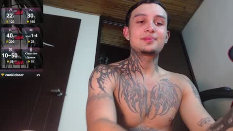Snapshot of vampiredavyd chatting on 12/20/24, 12:08 david guzman i model independenthelp me with a thumbs up online show from 12/20/24, 12:08