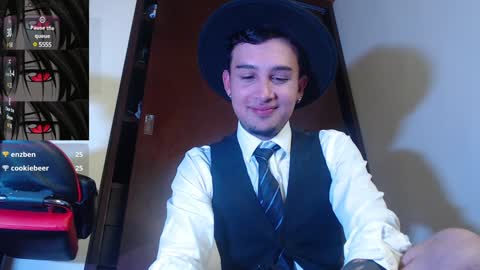 Snapshot of vampiredavyd chatting on 12/21/24, 12:09 david guzman i model independenthelp me with a thumbs up online show from 12/21/24, 12:09
