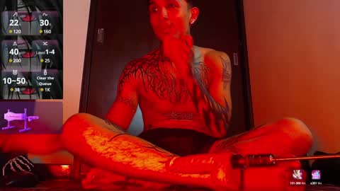 Snapshot of vampiredavyd chatting on 12/21/24, 03:25 david guzman i model independenthelp me with a thumbs up online show from 12/21/24, 03:25