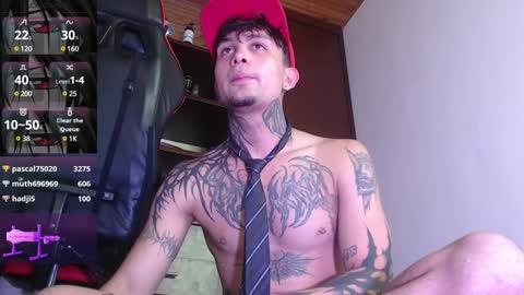 Snapshot of vampiredavyd chatting on 12/23/24, 07:49 david guzman i model independenthelp me with a thumbs up online show from 12/23/24, 07:49