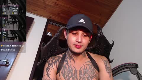 Snapshot of vampiredavyd chatting on 12/26/24, 01:07 david guzman i model independenthelp me with a thumbs up online show from 12/26/24, 01:07