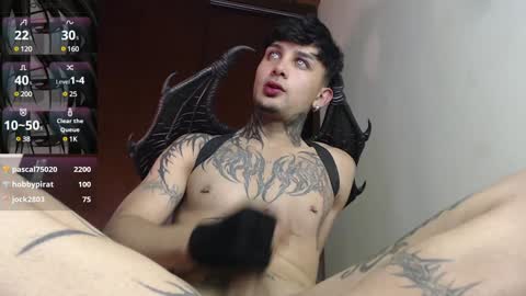 Snapshot of vampiredavyd chatting on 01/07/25, 03:03 david guzman i model independenthelp me with a thumbs up online show from 01/07/25, 03:03
