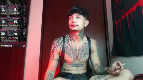 Snapshot of vampiredavyd chatting on 01/12/25, 12:28 david guzman i model independenthelp me with a thumbs up online show from 01/12/25, 12:28