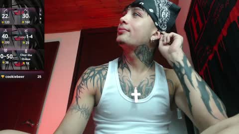 Snapshot of vampiredavyd chatting on 01/14/25, 11:27 david guzman i model independenthelp me with a thumbs up online show from 01/14/25, 11:27