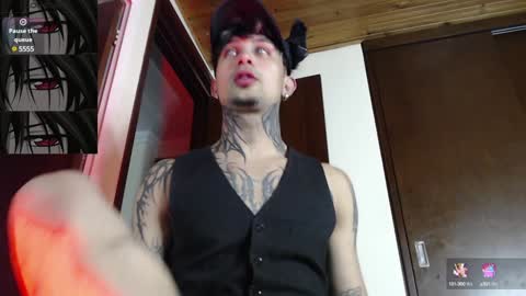 Snapshot of vampiredavyd chatting on 01/24/25, 01:24 david guzman i model independenthelp me with a thumbs up online show from 01/24/25, 01:24