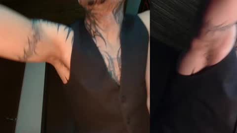 Snapshot of vampiredavyd chatting on 02/24/25, 12:30 david guzman i model independenthelp me with a thumbs up online show from 02/24/25, 12:30