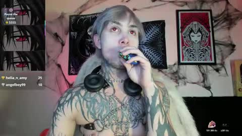 david guzman i model independenthelp me with a thumbs up online show from 11/06/25, 01:39