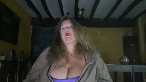 vampwoman online show from 11/26/25, 07:42