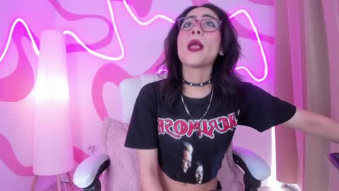 Snapshot of vampy_dolll chatting on 12/04/24, 12:58 vampy_dolll online show from 12/04/24, 12:58