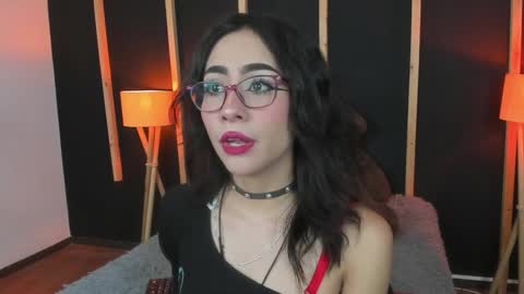 Snapshot of vampy_dolll chatting on 01/03/25, 01:03 vampy_dolll online show from 01/03/25, 01:03