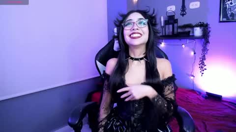 Snapshot of vampy_dolll chatting on 04/17/26, 12:13 vampy_dolll online show from 04/17/26, 12:13