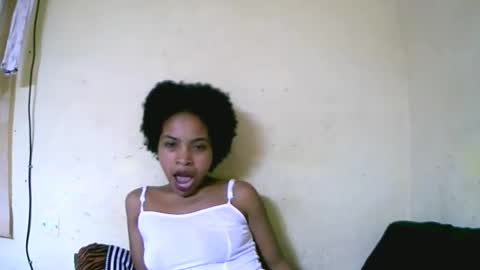 vanah344375 online show from 10/03/25, 10:23