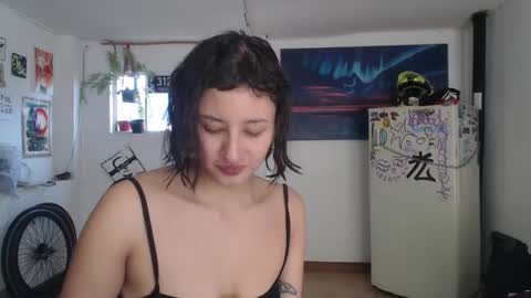 Snapshot of vandalovee chatting on 01/12/25, 07:21 Babi Alu online show from 01/12/25, 07:21