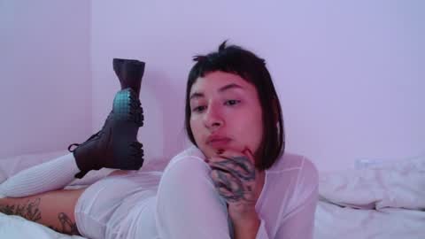 Snapshot of vandalovee chatting on 01/14/25, 12:45 Babi Alu online show from 01/14/25, 12:45