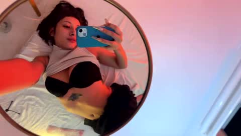 Snapshot of vandalovee chatting on 02/14/25, 06:34 Babi Alu online show from 02/14/25, 06:34