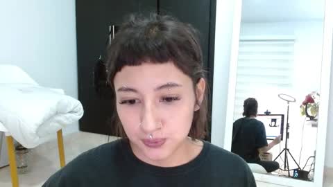 Snapshot of vandalovee chatting on 02/17/25, 01:36 Babi Alu online show from 02/17/25, 01:36