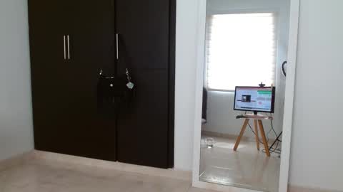 Snapshot of vandalovee chatting on 02/19/25, 06:54 Babi Alu online show from 02/19/25, 06:54