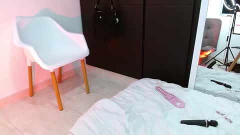 Snapshot of vandalovee chatting on 02/21/25, 06:51 Babi Alu online show from 02/21/25, 06:51