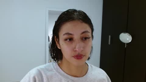 Snapshot of vandalovee chatting on 02/28/25, 07:48 Babi Alu online show from 02/28/25, 07:48