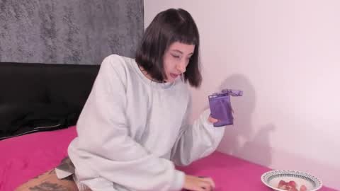 Snapshot of vandalovee chatting on 03/02/25, 04:50 Babi Alu online show from 03/02/25, 04:50