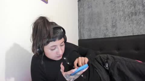 Snapshot of vandalovee chatting on 03/04/25, 07:41 Babi Alu online show from 03/04/25, 07:41