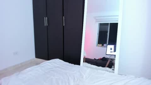 Snapshot of vandalovee chatting on 03/11/25, 05:16 Babi Alu online show from 03/11/25, 05:16