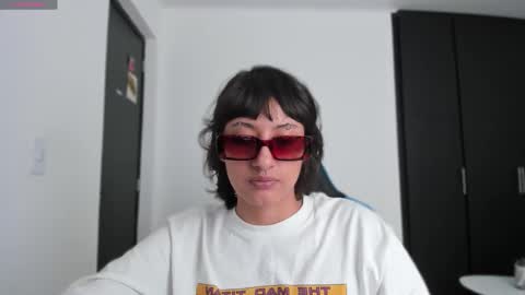 Snapshot of vandalovee chatting on 09/18/25, 07:16 Babi Alu online show from 09/18/25, 07:16