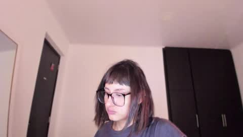 Snapshot of vandalovee chatting on 10/06/25, 11:40 Babi Alu online show from 10/06/25, 11:40