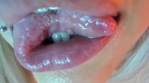 Snapshot of vandalovee chatting on 10/08/25, 09:40 Babi Alu online show from 10/08/25, 09:40