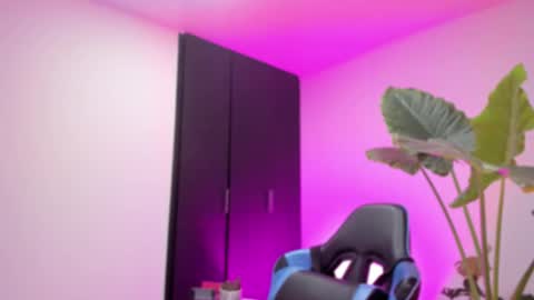 Snapshot of vandalovee chatting on 10/13/25, 09:42 Babi Alu online show from 10/13/25, 09:42