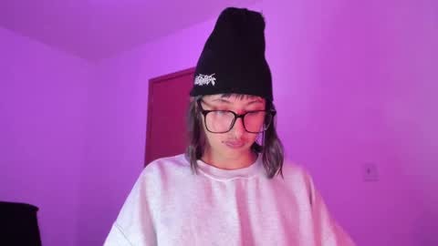 Snapshot of vandalovee chatting on 10/20/25, 05:30 Babi Alu online show from 10/20/25, 05:30