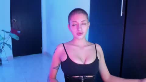 Snapshot of vandalovee chatting on 06/10/26, 06:12 Babi Alu online show from 06/10/26, 06:12