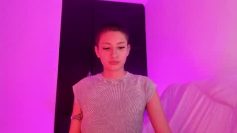 Snapshot of vandalovee chatting on 06/19/26, 05:12 Babi Alu online show from 06/19/26, 05:12