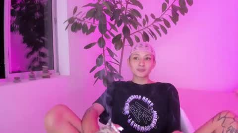 Snapshot of vandalovee chatting on 07/02/26, 03:23 Babi Alu online show from 07/02/26, 03:23
