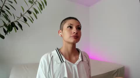 Snapshot of vandalovee chatting on 07/05/26, 06:26 Babi Alu online show from 07/05/26, 06:26