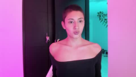 Snapshot of vandalovee chatting on 07/25/26, 06:00 Babi Alu online show from 07/25/26, 06:00