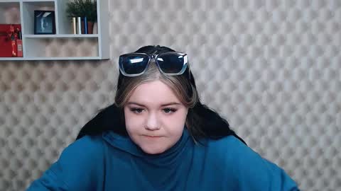 Snapshot of vandaray_ chatting on 03/10/25, 01:21 Vanda online show from 03/10/25, 01:21