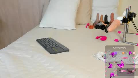 Snapshot of vane_lips chatting on 04/16/26, 02:45 V A N E online show from 04/16/26, 02:45