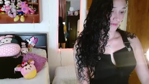 Snapshot of vanellope_vonrol chatting on 01/10/25, 04:12 Vanessa online show from 01/10/25, 04:12