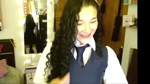 Snapshot of vanellope_vonrol chatting on 02/06/25, 01:16 Vanessa online show from 02/06/25, 01:16