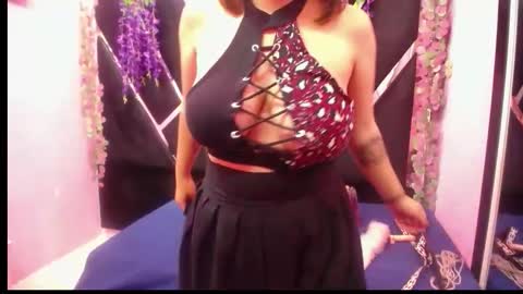 Snapshot of vanesa_boobs chatting on 02/11/26, 03:00 vanessa bobs online show from 02/11/26, 03:00