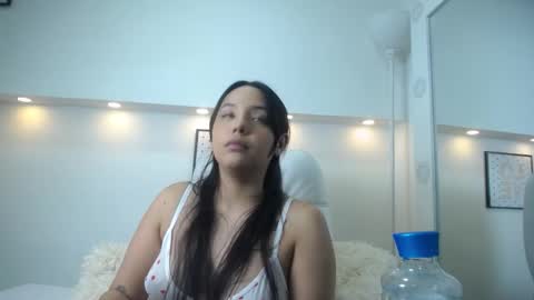 Snapshot of vanesa_velle chatting on 09/19/25, 06:15 vanesa_velle online show from 09/19/25, 06:15