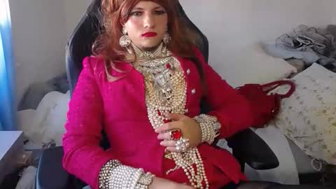 Snapshot of vanesacrossri chatting on 10/24/25, 08:11 vanesacrossri online show from 10/24/25, 08:11