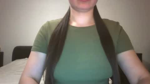 Snapshot of vanesajewel chatting on 03/09/25, 06:00 VanesaJewel online show from 03/09/25, 06:00