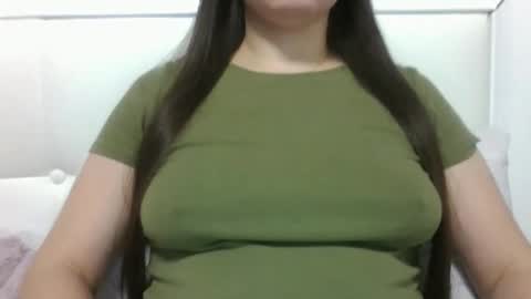 Snapshot of vanesajewel chatting on 11/12/25, 07:03 VanesaJewel online show from 11/12/25, 07:03