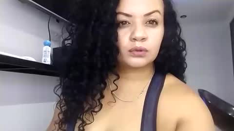 Snapshot of vanesam chatting on 04/15/26, 03:02 vanessa and samantha online show from 04/15/26, 03:02