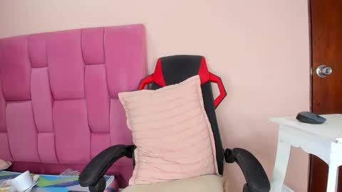 Snapshot of vaness_dior chatting on 01/06/25, 09:54 vaness_dior online show from 01/06/25, 09:54